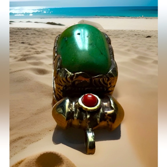 Vintage & Hand Carved Auspicious Floral Pattern Tibetan Green Turquoise Pendant - Picture 8 of 10